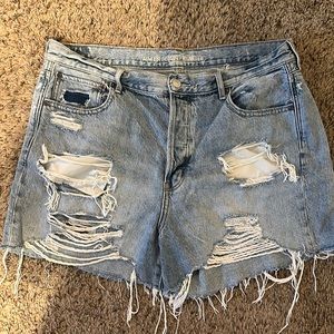 American Eagle 90s boyfriend shorts